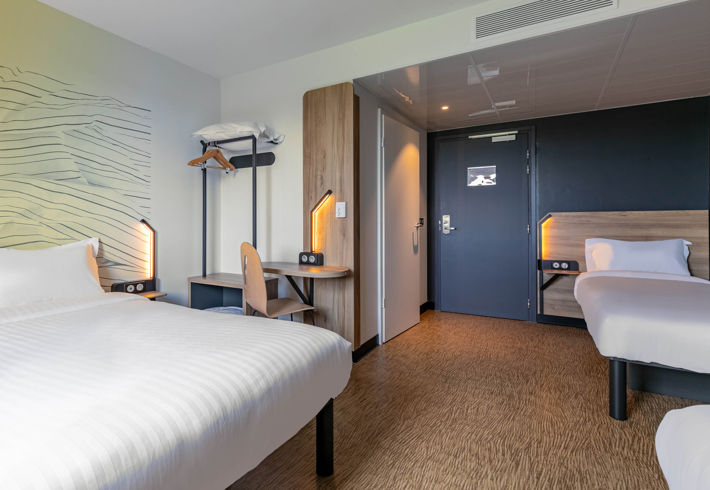 B&B HOTEL MULHOUSE BALE AEROPORT-guestroom-GUEST ROOM.jpg