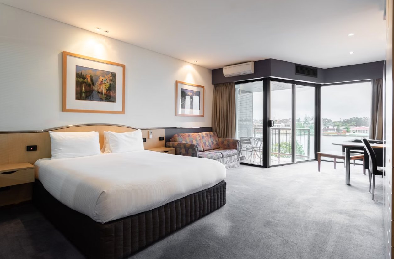 The Lakes Resort Hotel-guestroom-Executive Suite.jpg