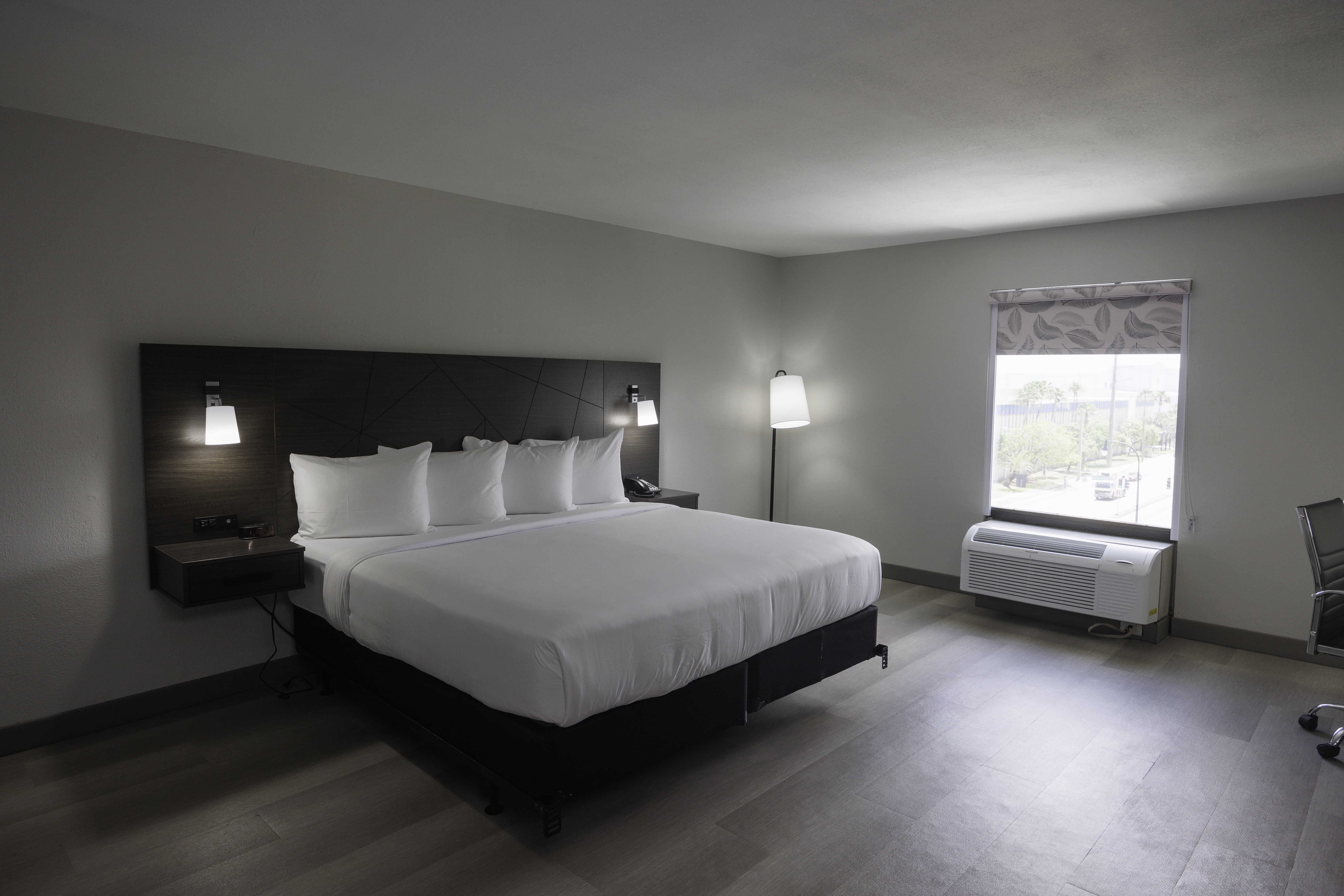 B&B HOTEL MIAMI AIRPORT-guestroom-GUEST ROOM.jpg