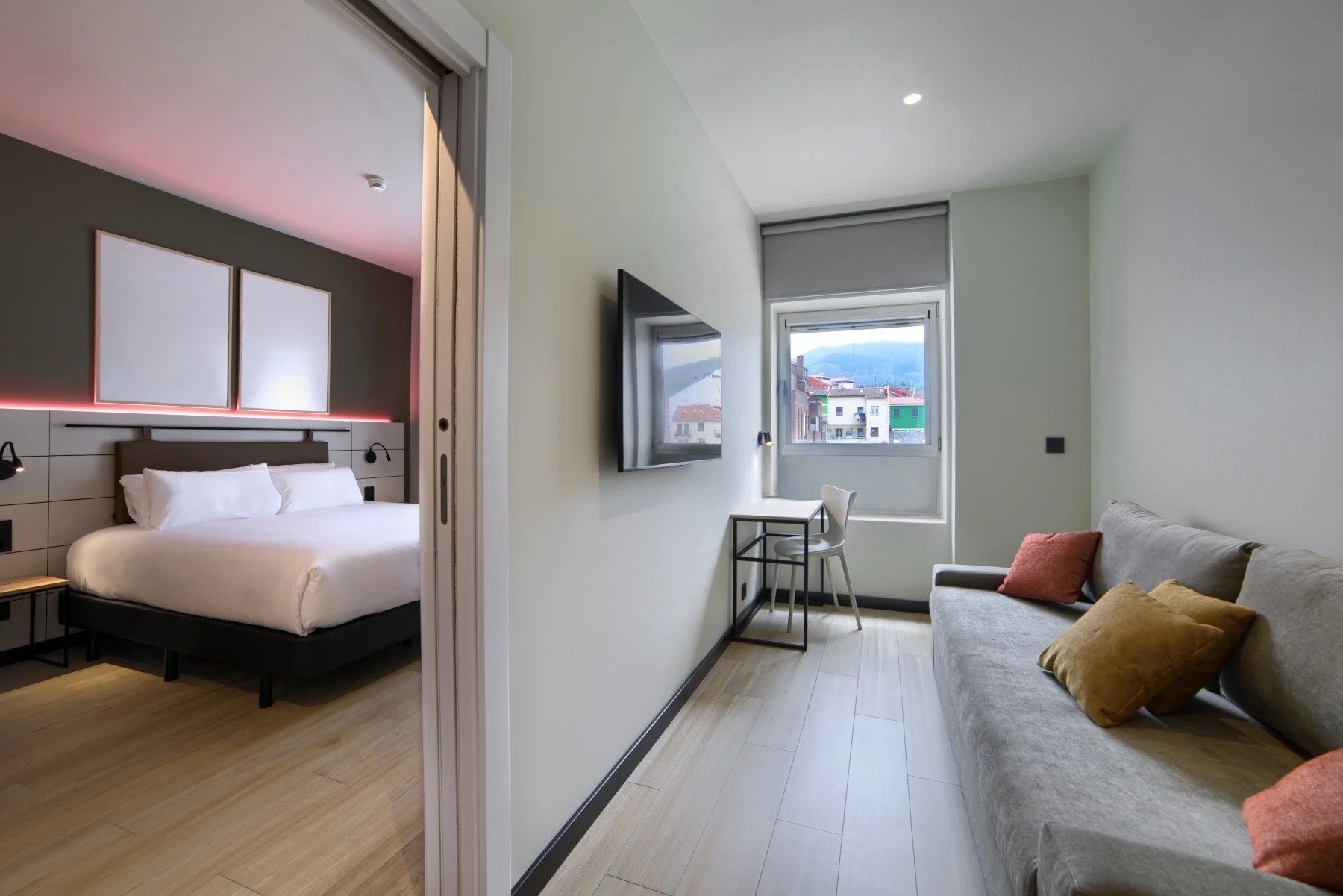 VOCO BILBAO-guestroom-Suite Room .jpg