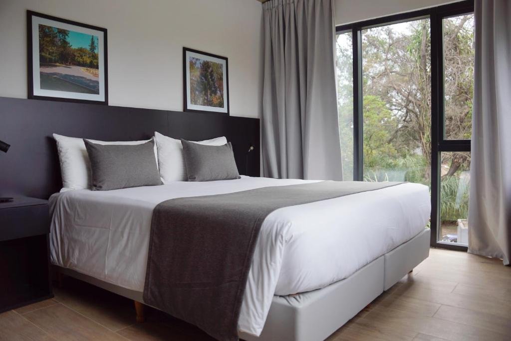 MERIT PARQUE LELOIR-guestroom-GUESTROOM.jpg