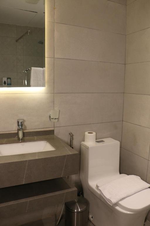 KAYA HOTEL AMMAN-guestroom-BATHROOM.jpg