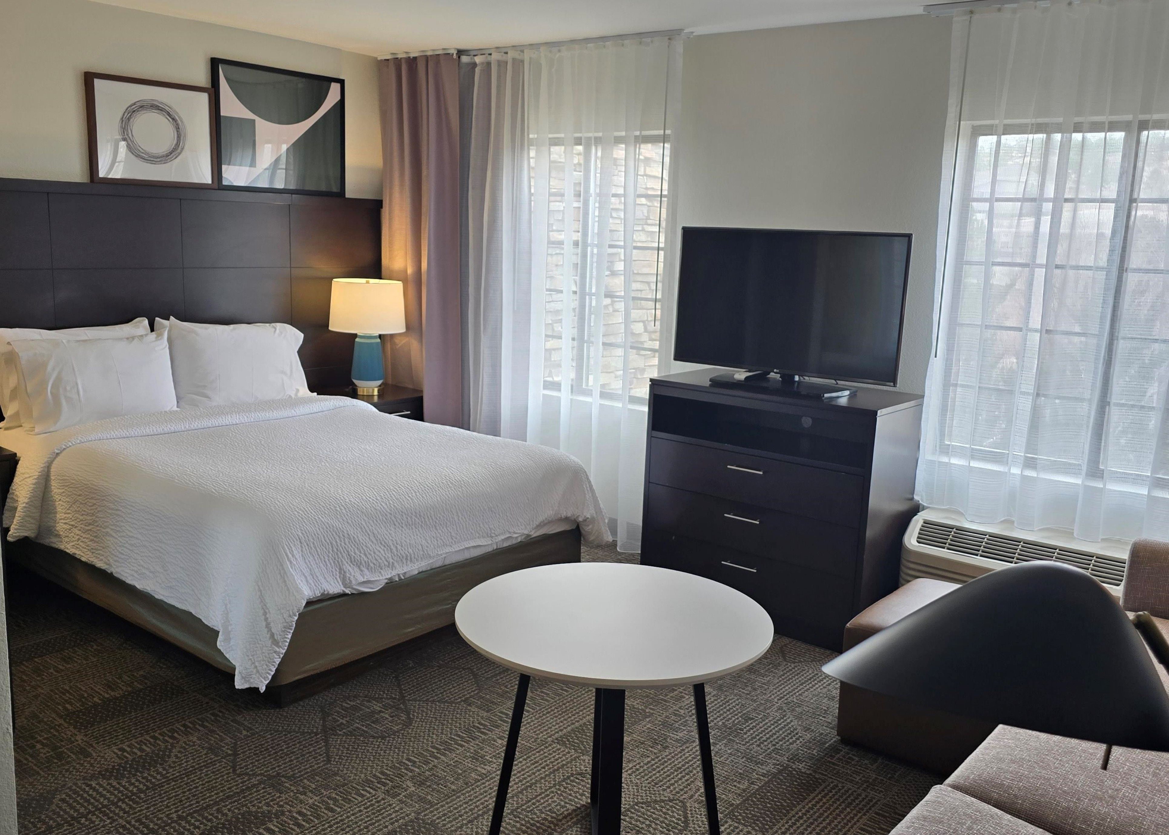 CO SPRINGS N BY IHG-guestroom-Enjoy our spacious suites with updated amenities and a sofa beds..jpg