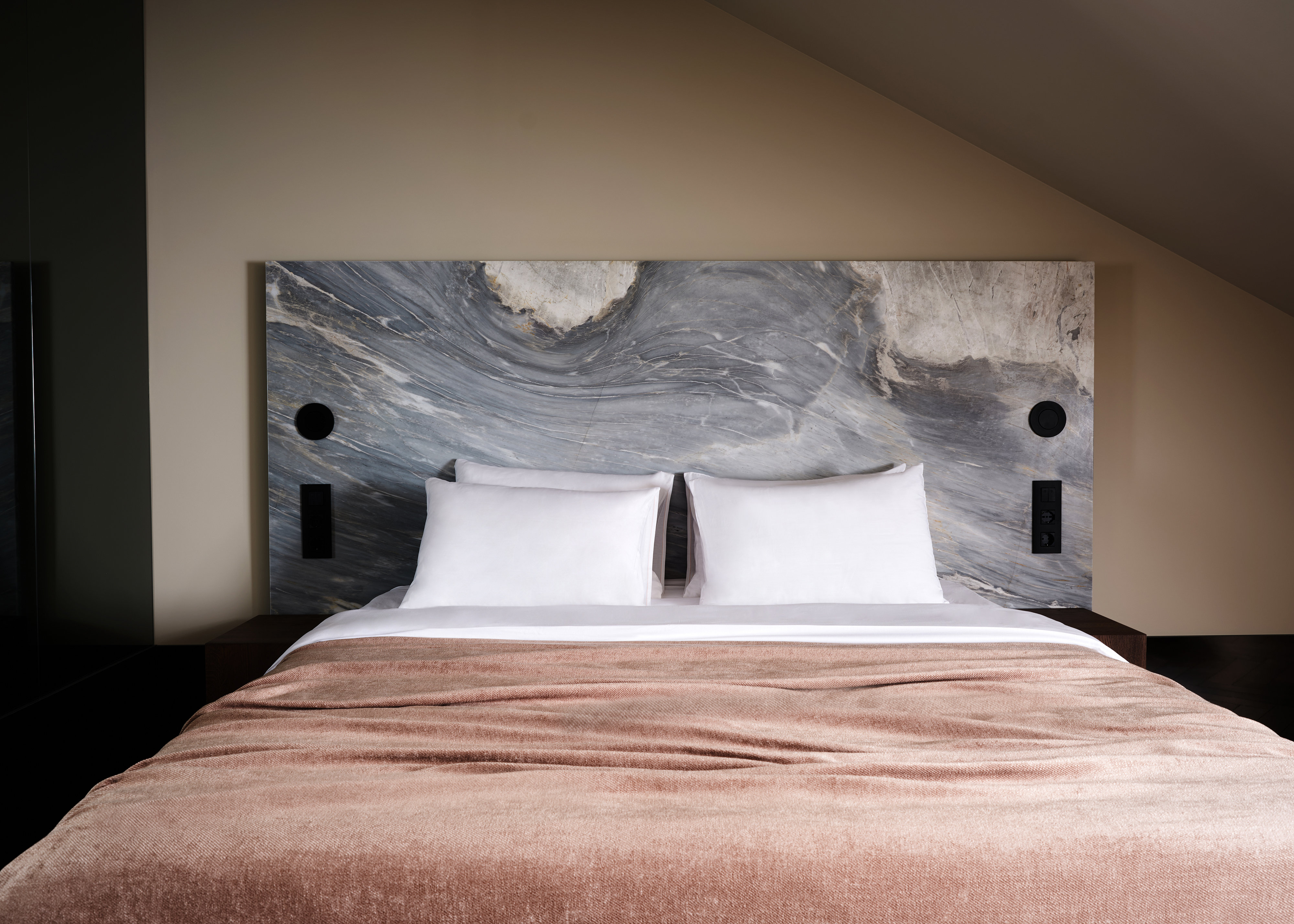 Reja-guestroom-Junior Suite.jpg