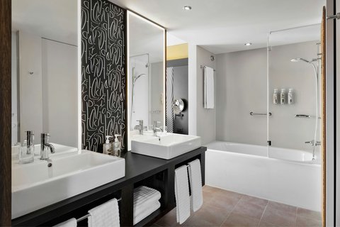 RENAISSANCE ZURICH TOWER HOTEL - Photo 33