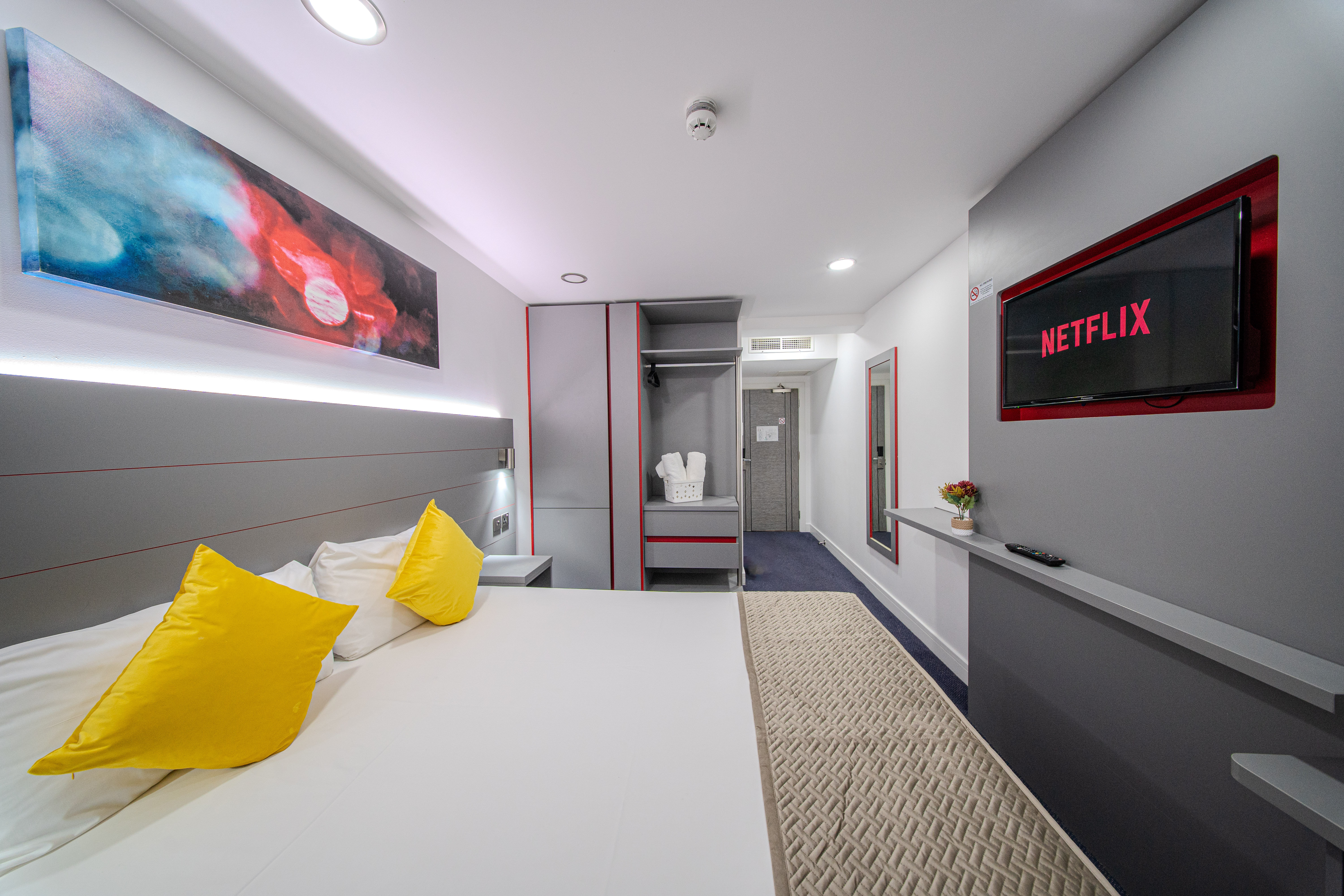 ILFORD HOTEL GOODMAYES-guestroom-Double or Twin Room.jpg