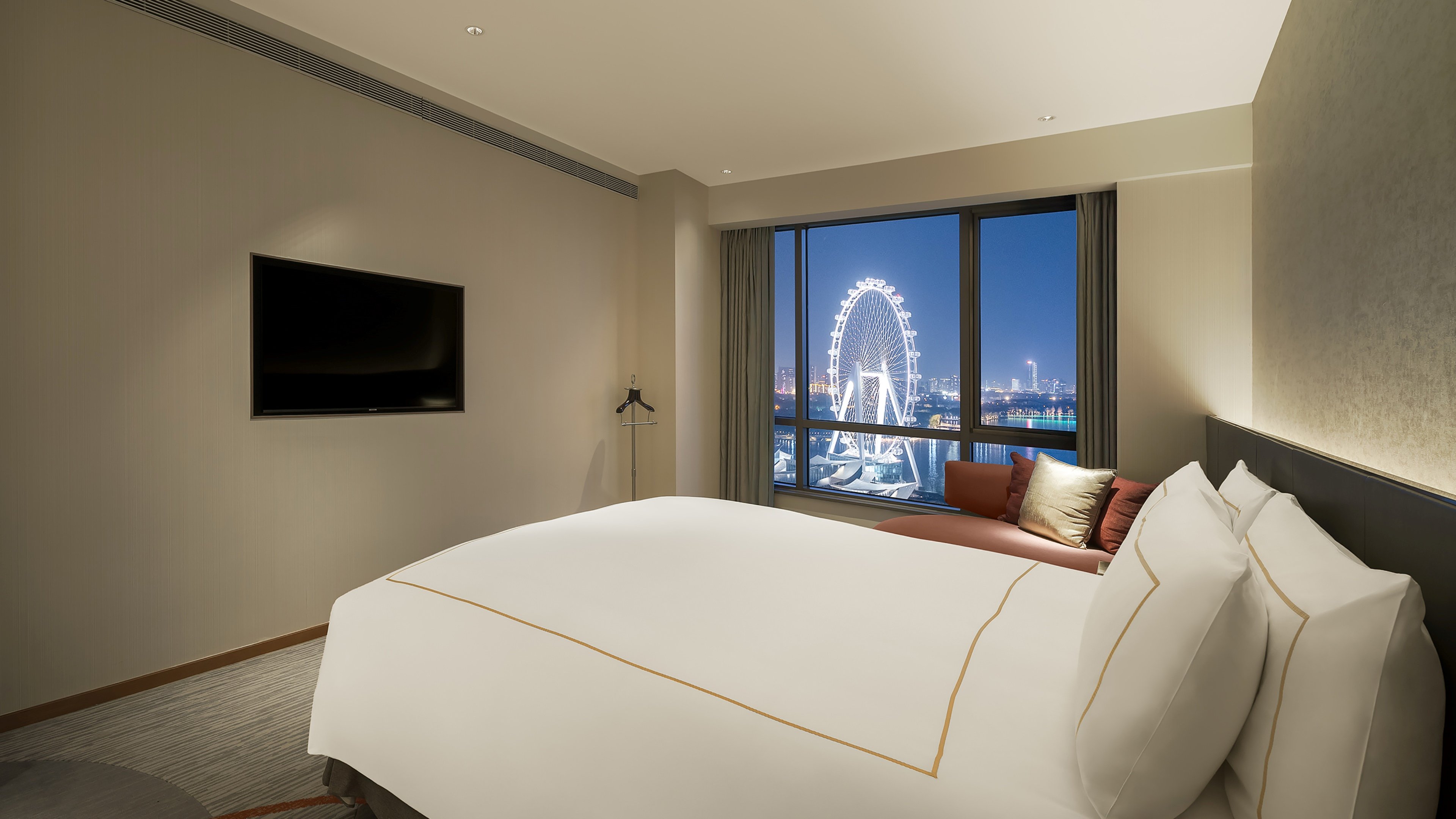 INTERCONTINENTAL SUZHOU BY IHG-guestroom-1 Bedroom Suite Jinji Lake Suzhou Eye View.jpg