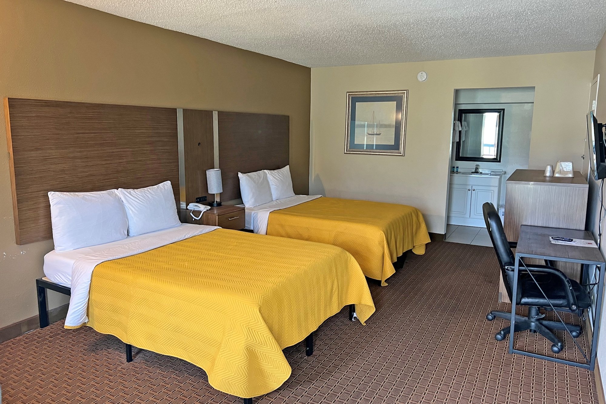 Red Carpet Inn and Suites-guestroom-RNCKS Doubles.jpg