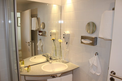 BAD HOTEL UEBERLINGEN-guestroom-Bathroom at Bad Hotel Ueberlingen.jpg