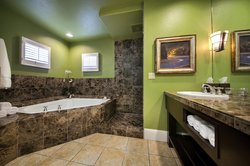  - Wine & Roses Hotel Lodi