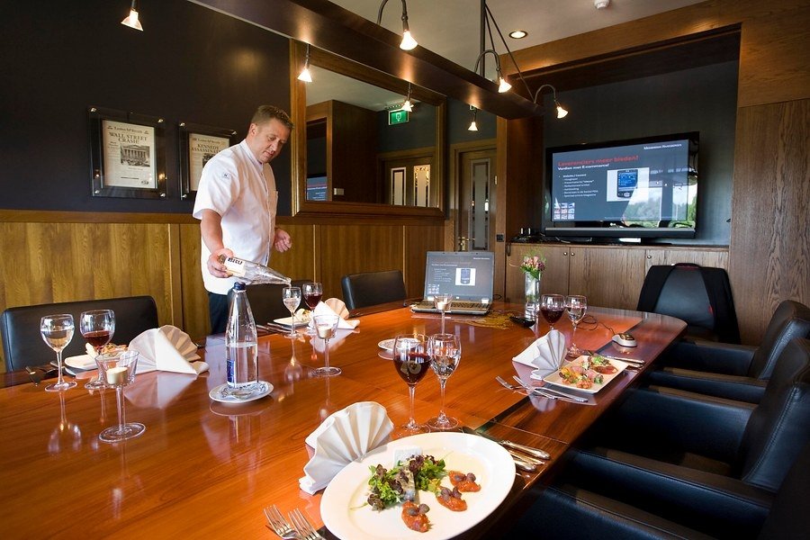 VAN DER VALK HOTEL HENGELO-guestroom-Boardroom Dinner.jpg