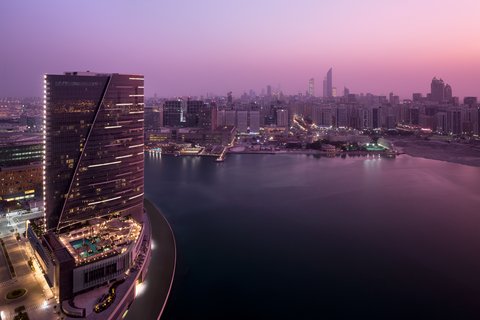 Hotel Exterior & Surrounding Area