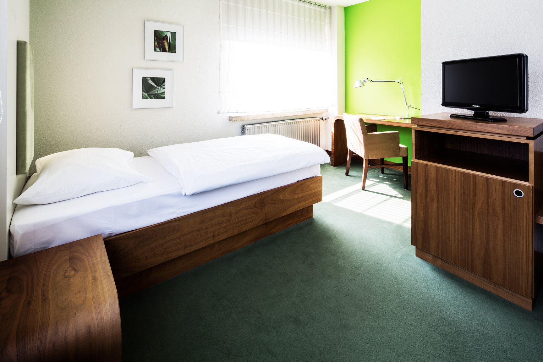 HOTEL GLOBAL INN-guestroom-Room.jpg