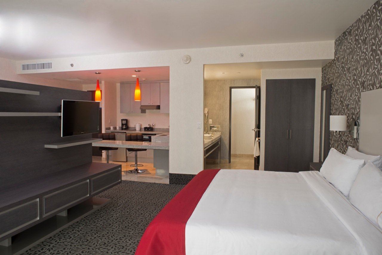 HOLIDAY INN EXPRESS QUERETARO-guestroom-Master Suite.jpg