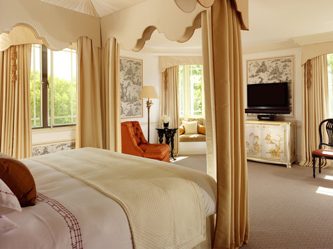 THE DORCHESTER HOTEL - Photo 45