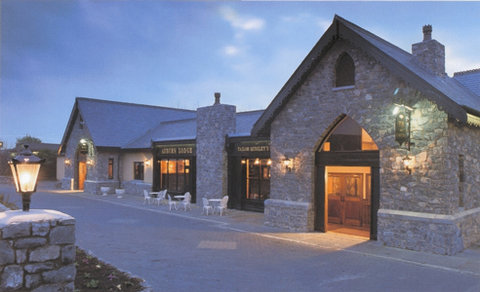 Auburn Lodge Outside