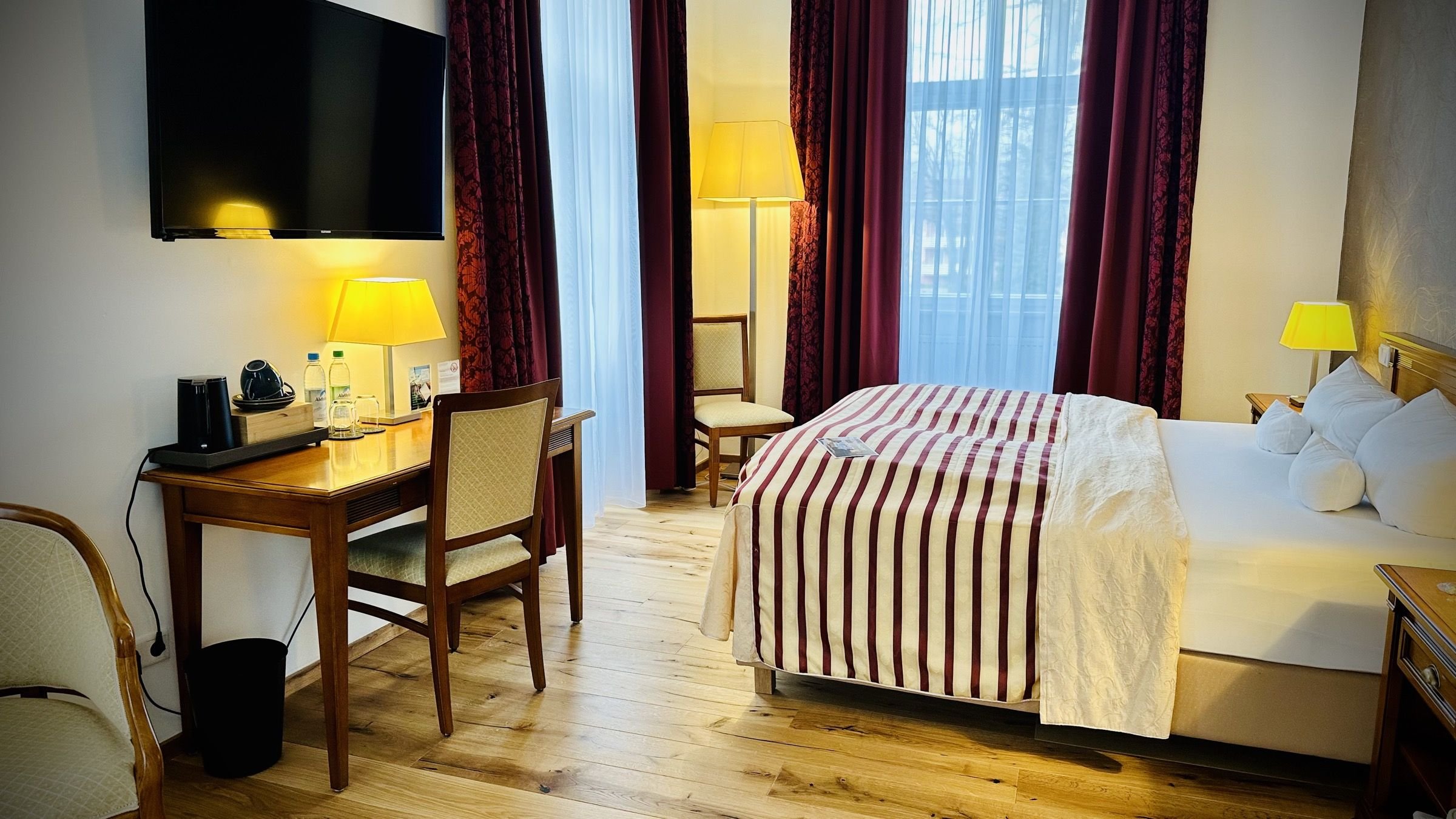 SCHLOSS BURGELLERN-guestroom-Junior Suite.jpg