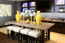  - Holiday Inn Express & Suites East Peoria - I-74, Exit 94