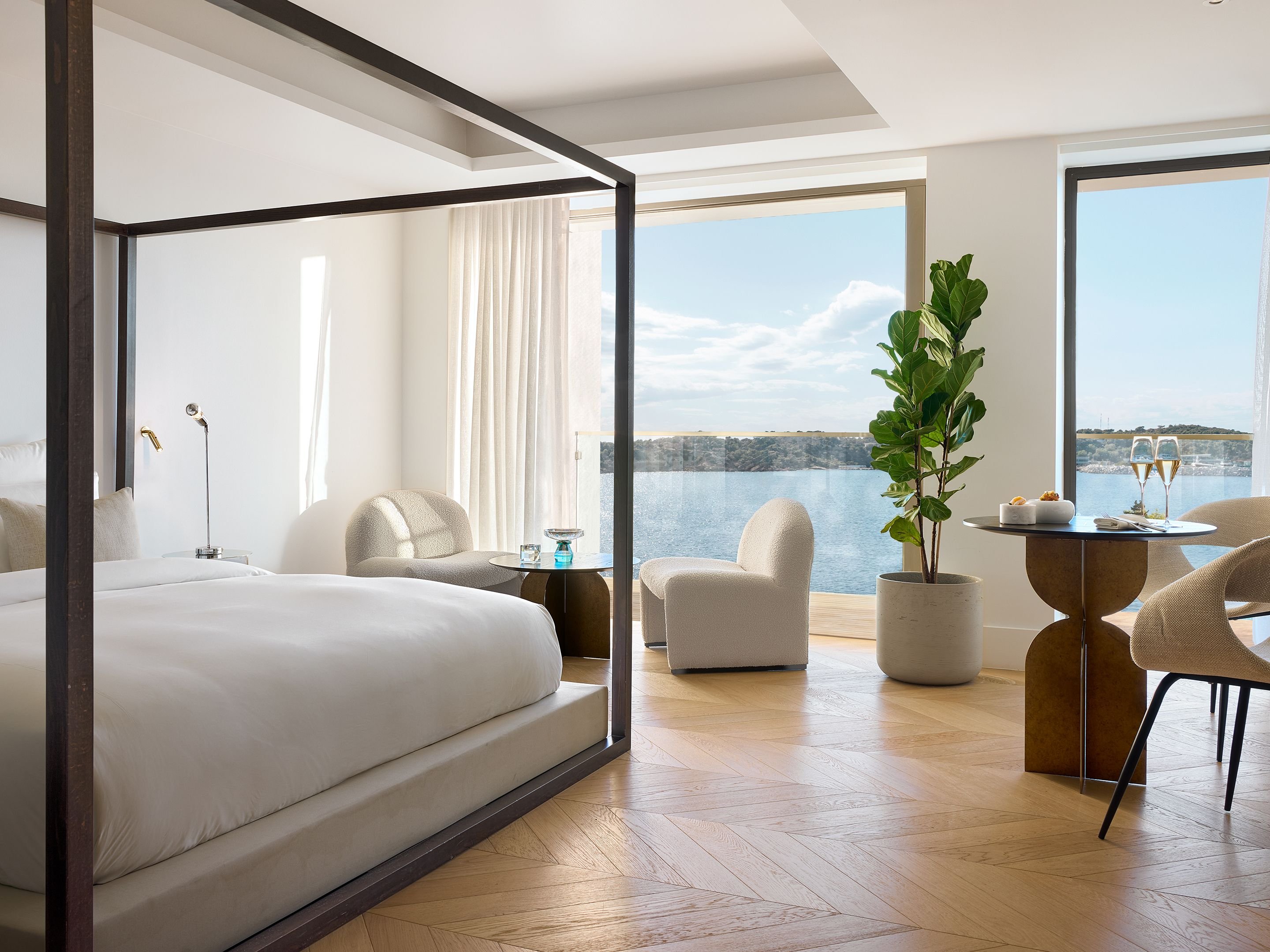 THE ROC CLUB A GRECOTEL HOTEL TO LI-guestroom-Club Junior Suite Sea view.jpg
