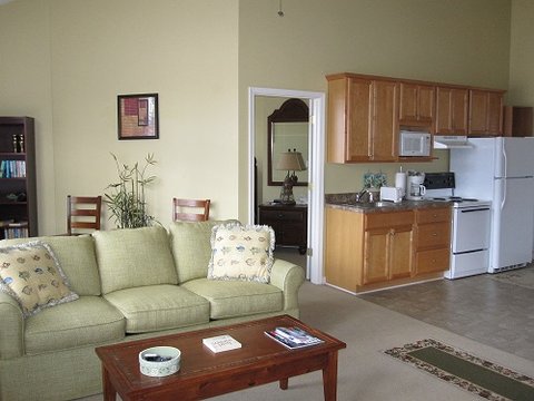 HALESFORD HARBOUR INN-guestroom-QSUITE.jpg