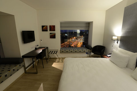 BENJAMIN HOTEL-guestroom-Deluxe Room.jpg