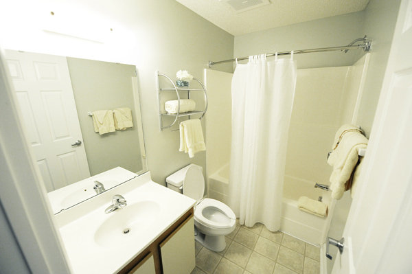 Affordable Suites of America --guestroom-Bathroom.jpg