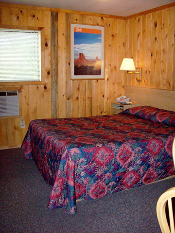RED STONE INN-guestroom-One Queen Bed  With Small Kitchenette.jpg