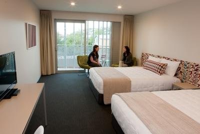 NAVIGATE SEASIDE HOTEL AND APARTMEN-guestroom-Suite.jpg