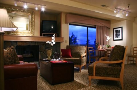 THE LODGE AT KINGSBURY-guestroom-Living Room.jpg