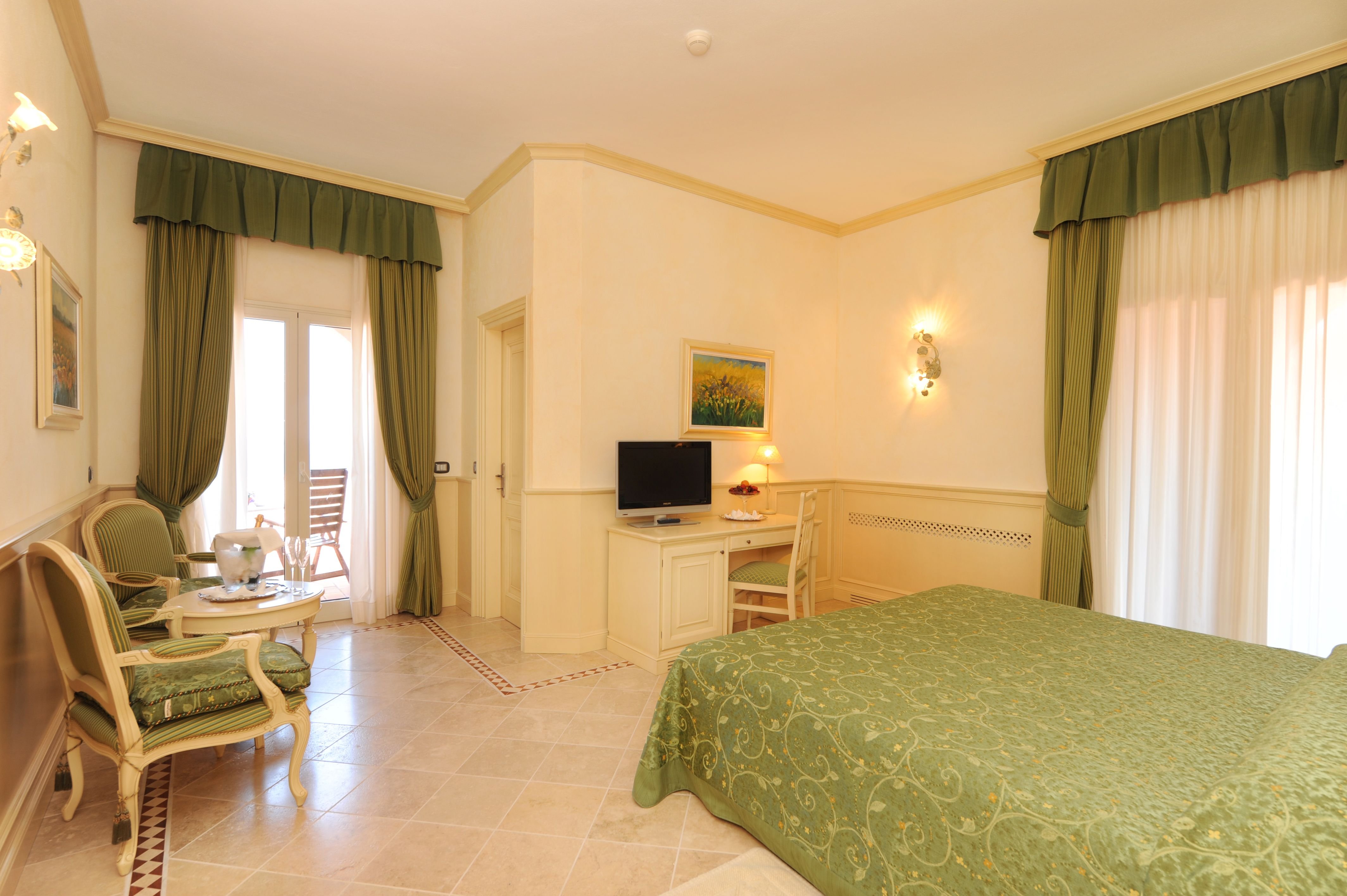 HOTEL HERMITAGE-guestroom-Suite.jpg