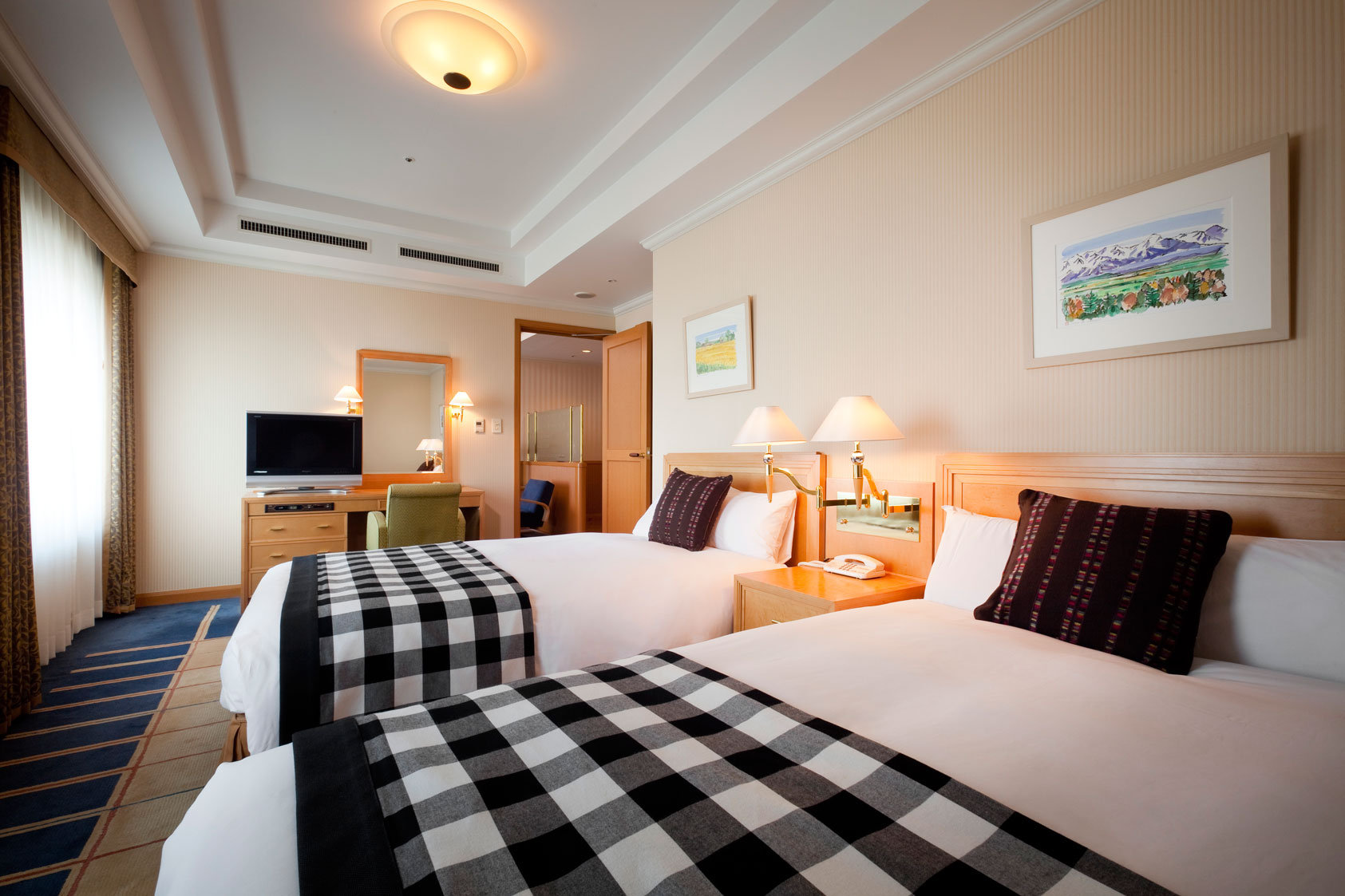 Nikko Northland Obihiro-guestroom-Jrsuite.jpg