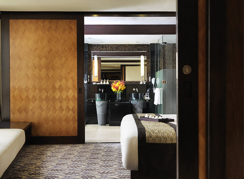 BANYAN TREE BANGKOK - Photo 40