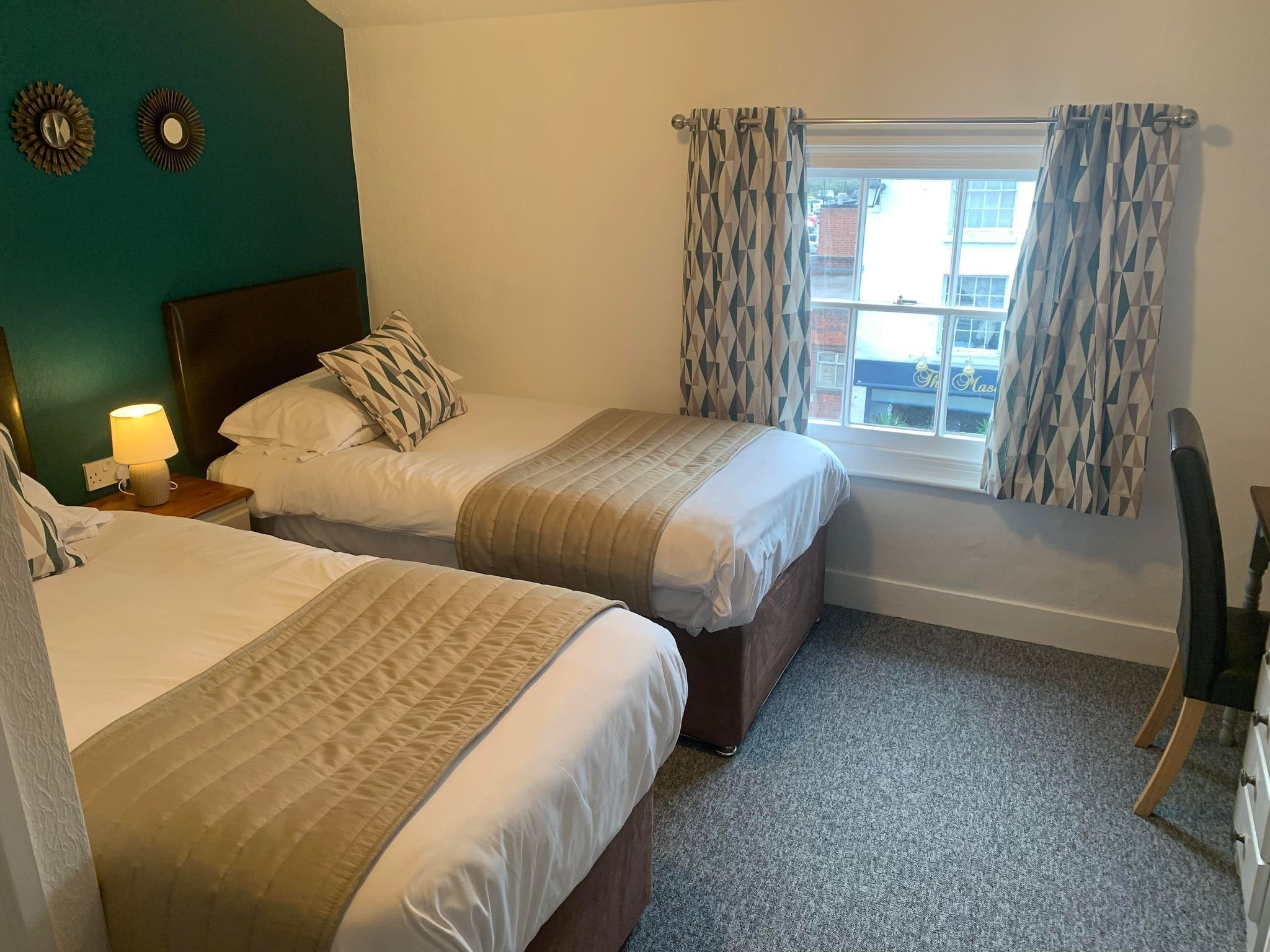 ABBOTS MEAD HOTEL-guestroom-TWIN ROOM EN SUITE.jpg