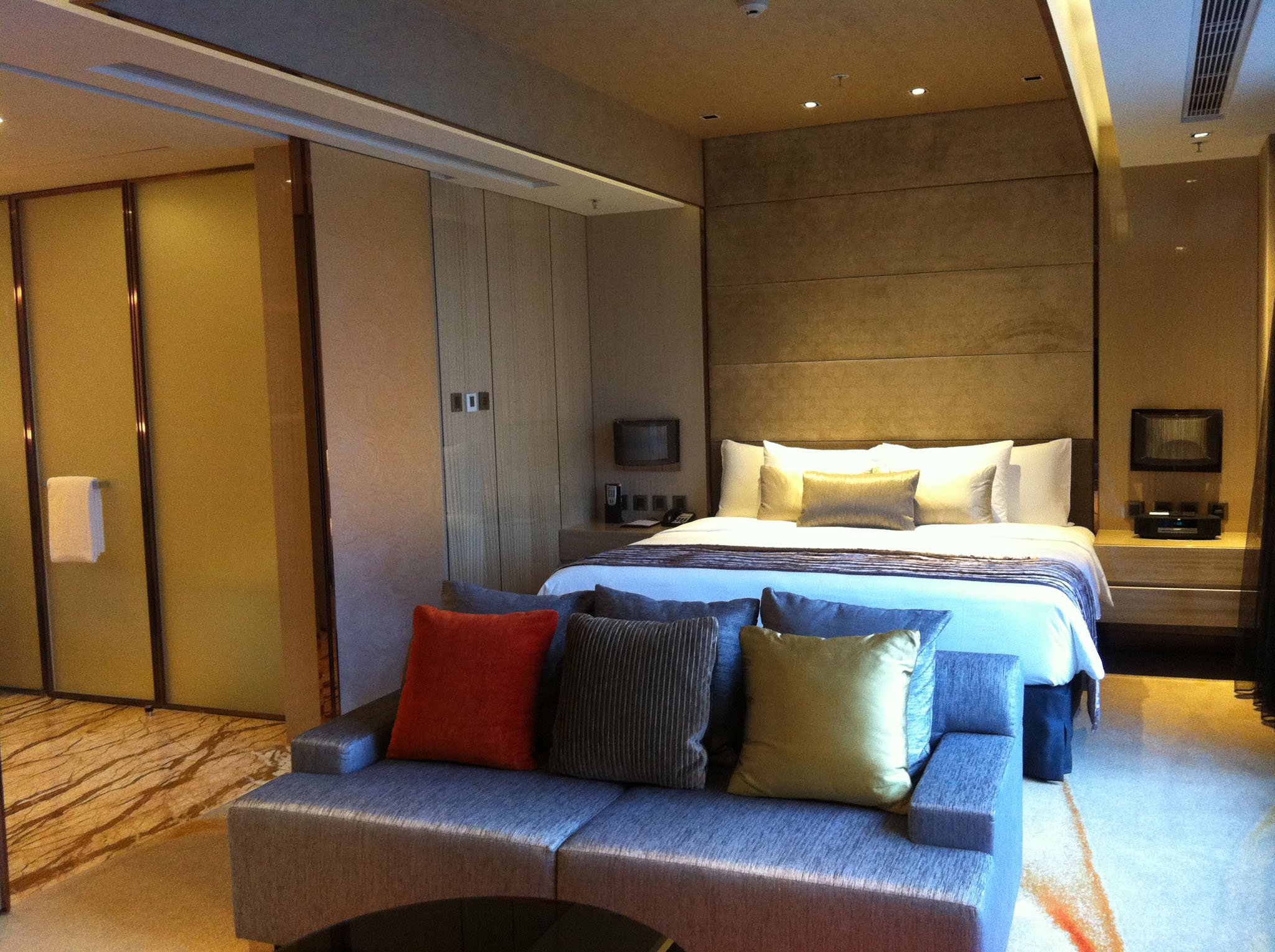 CROWNE PLAZA HONG KONG KOWLOON EAST-guestroom-Club Suite.jpg
