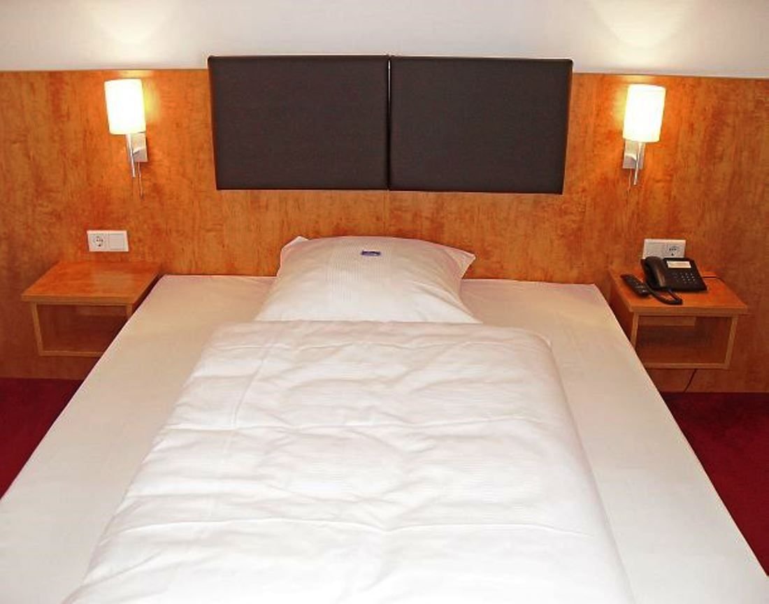 NEUWIRTSHAUS-guestroom-Standard single room.jpg