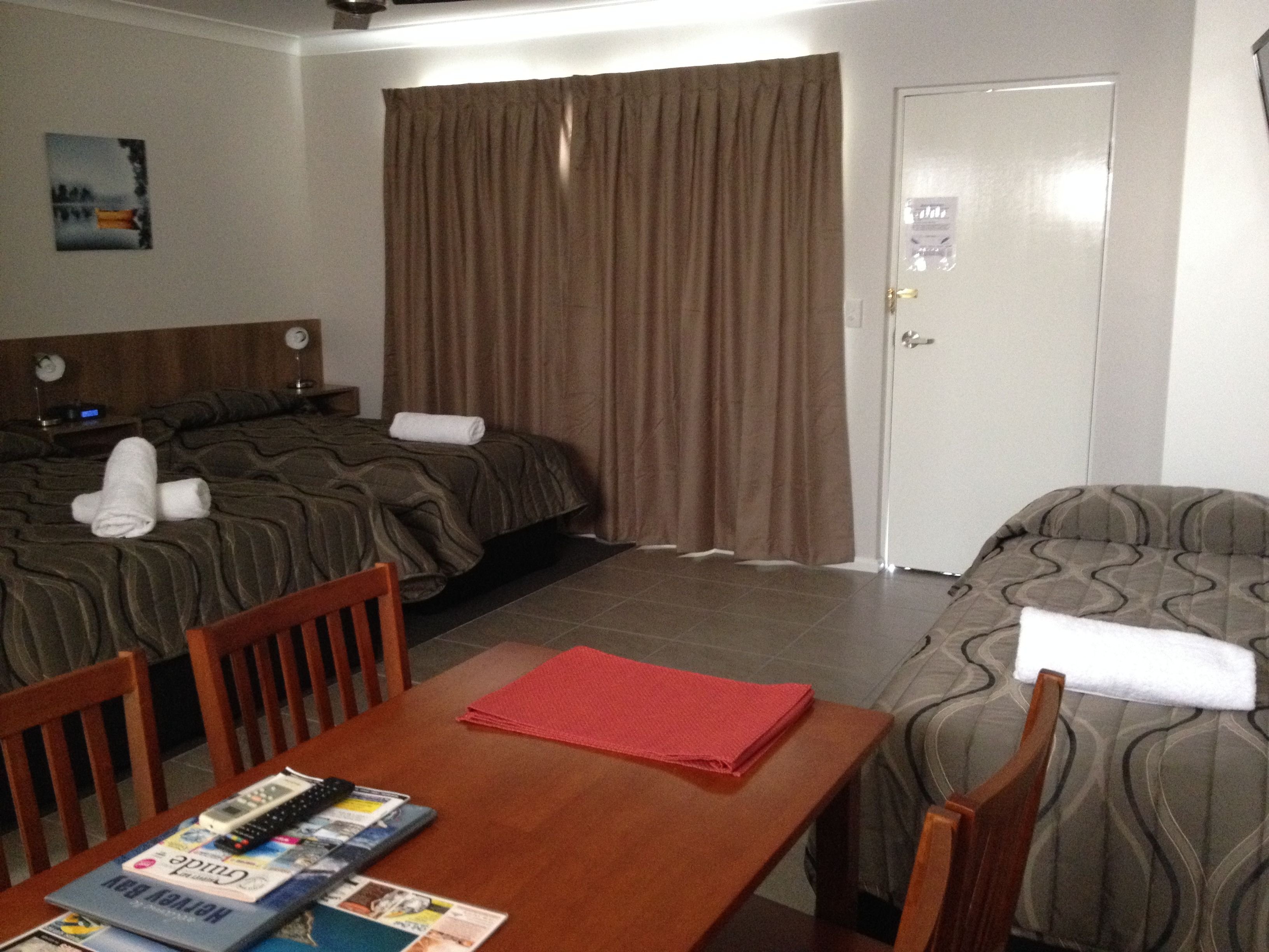MAIN STREET MOTEL-guestroom-Family Room.jpg