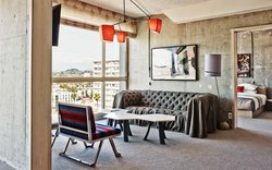  - Line Hotel Los Angeles