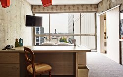  - Line Hotel Los Angeles