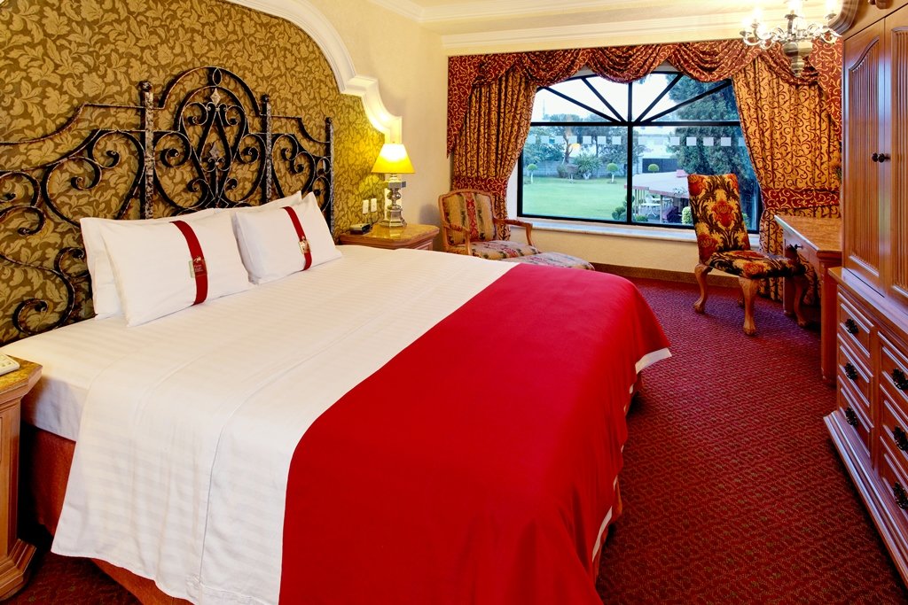 HOLIDAY INN CENTRO HISTORICO BY IHG-guestroom-Executive Suite.jpg