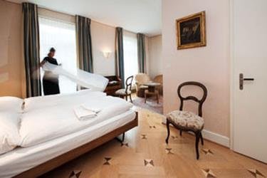 BLUME-guestroom-Room Atrium Hotel Blume.jpg