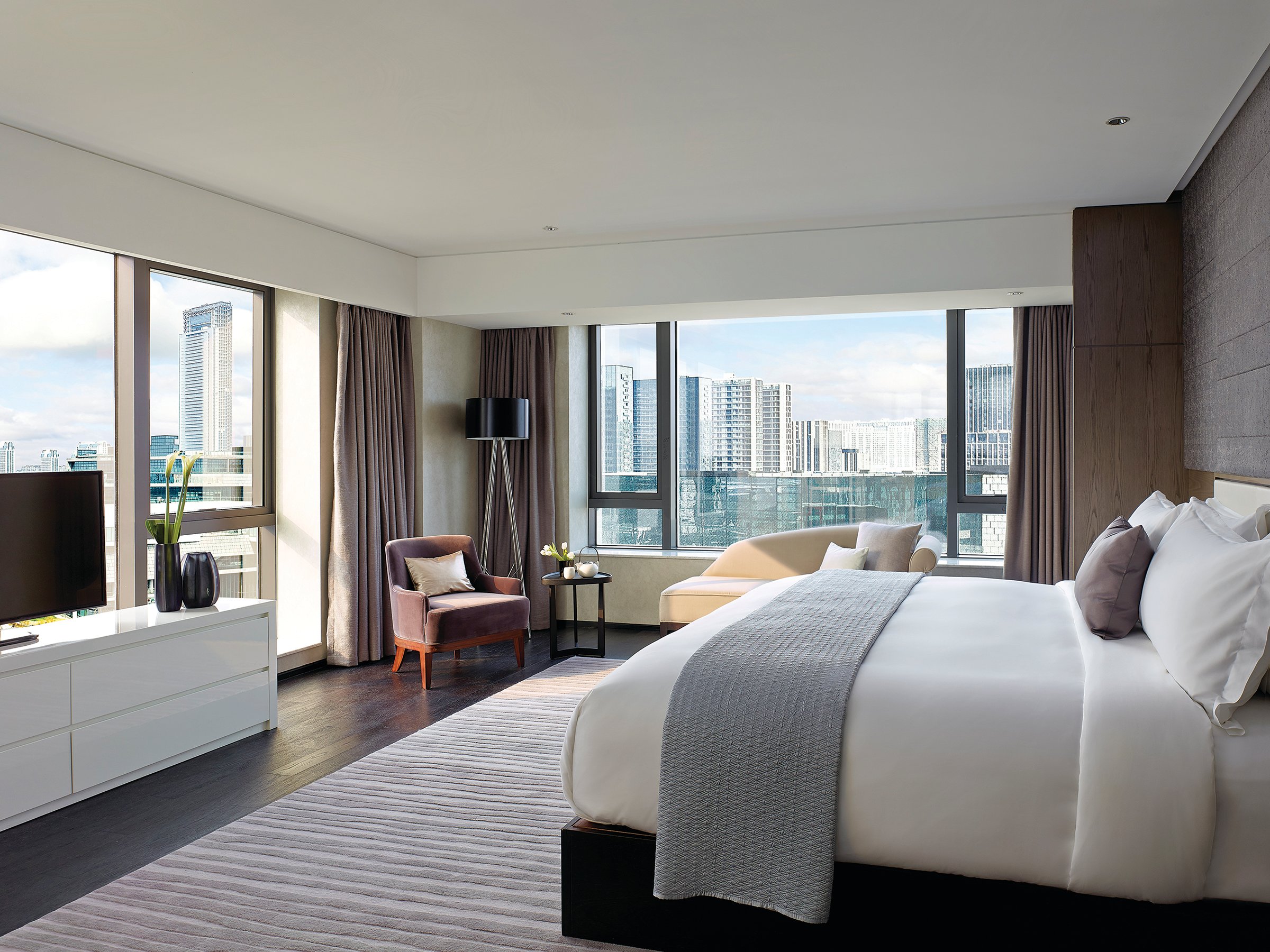 Langham Place Ningbo-guestroom-Penthouse Bedroom.jpg