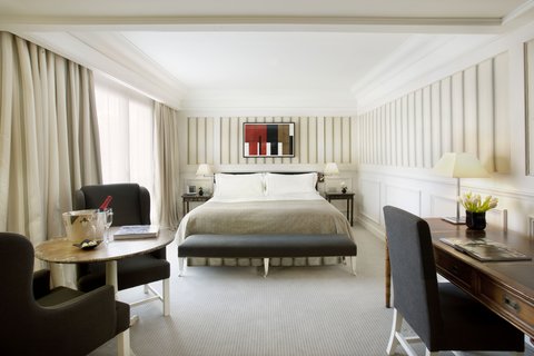 MAJESTIC HOTEL AND SPA - Photo 13