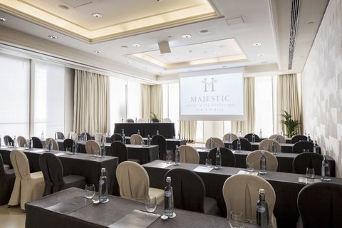 MAJESTIC HOTEL AND SPA - Photo 24