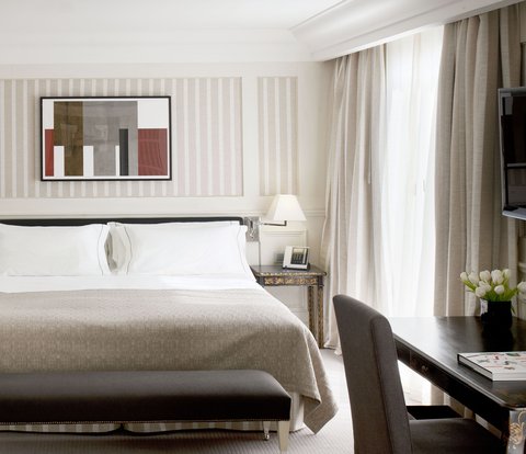 MAJESTIC HOTEL AND SPA - Photo 9