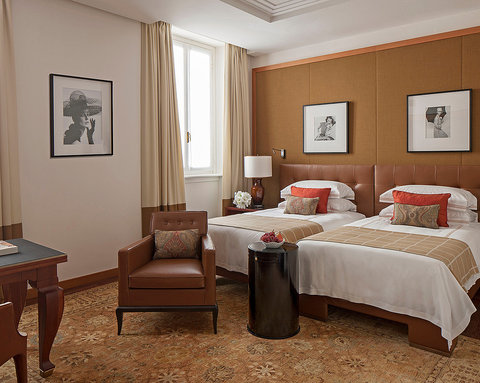 FOUR SEASONS HOTEL MILANO - Photo 13