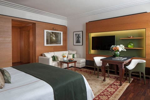 FOUR SEASONS HOTEL MILANO - Photo 20