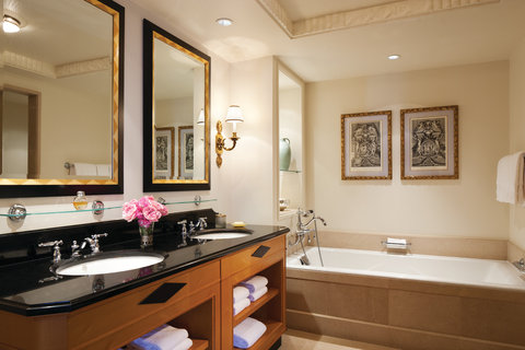 FOUR SEASONS HOTEL WASHINGTON - Photo 9