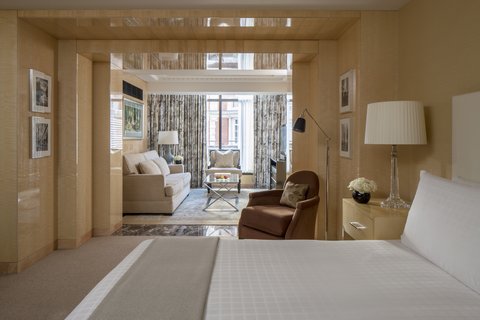 FOUR SEASONS HOTEL PARK LANE - Photo 24
