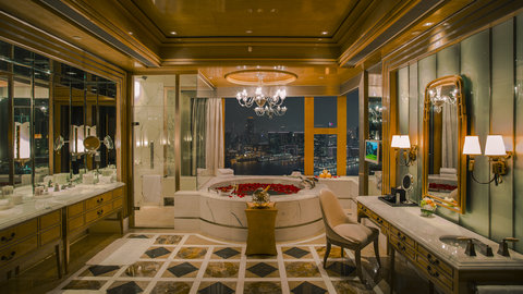 FOUR SEASONS HOTEL HONG KONG - Photo 10