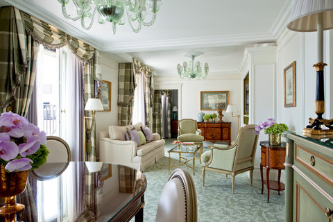 FOUR SEASONS HOTEL GEORGE V PARIS - Photo 21